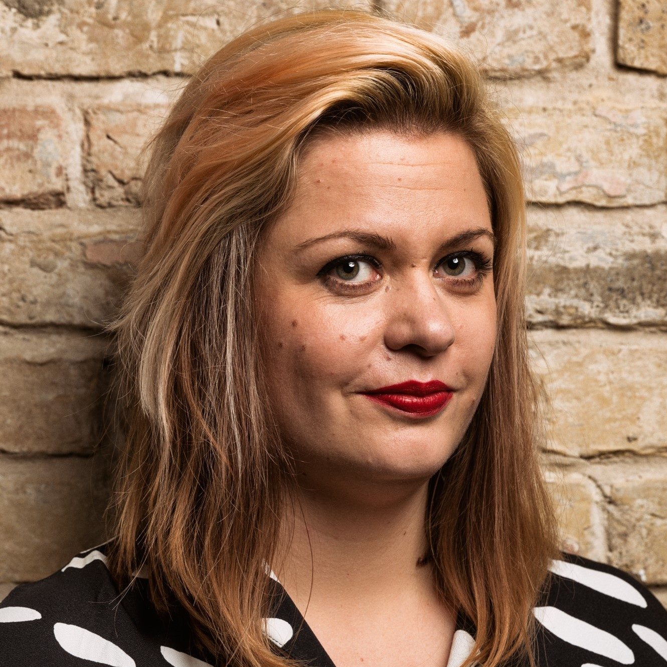 cropped-Lisa-Lang-sqaure.jpg